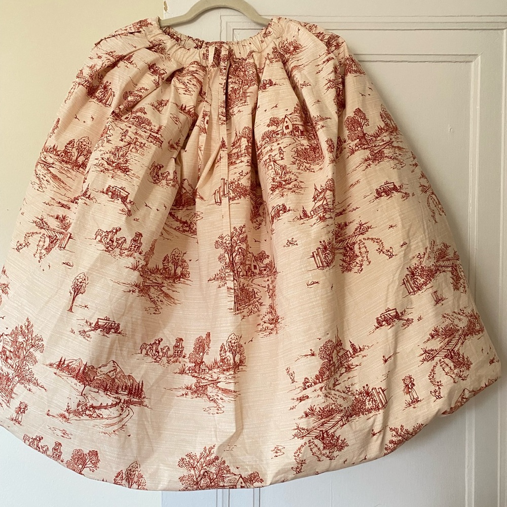 Elegant Red and Cream puffy down Skirt